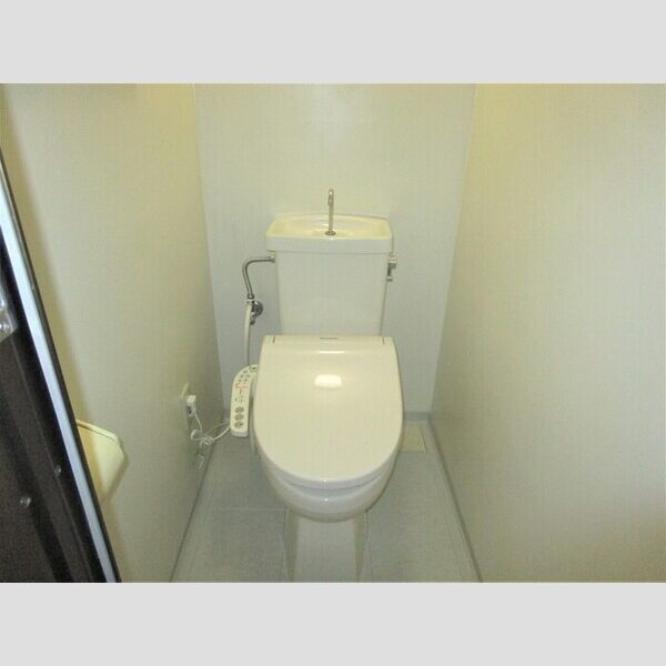 トイレ (トイレ)