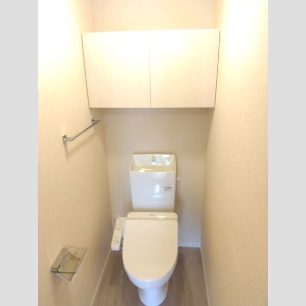 トイレ (トイレ)