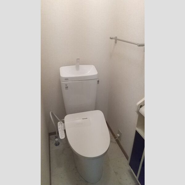 トイレ (トイレ)