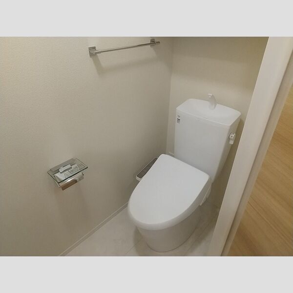 トイレ (トイレ)