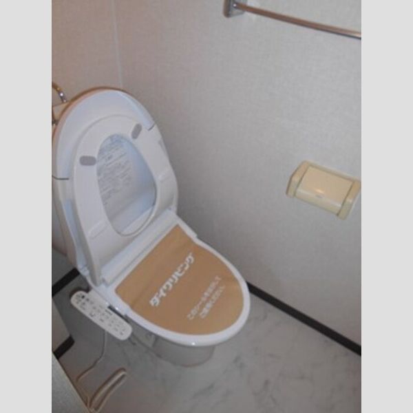 トイレ (トイレ)