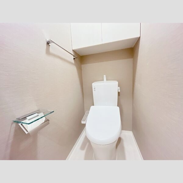 トイレ (トイレ)
