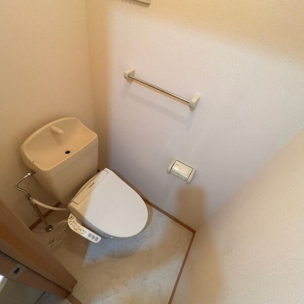 トイレ (トイレ)