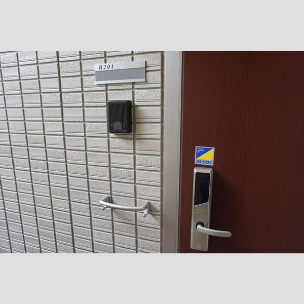 玄関 (ICカードキー、インターホン)