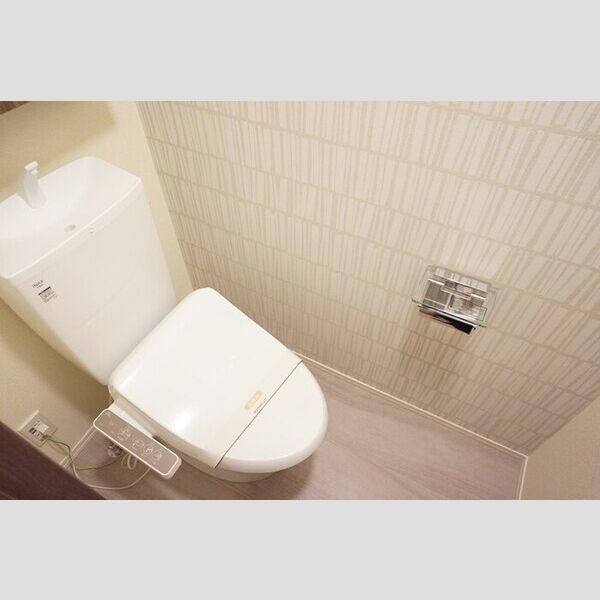 トイレ (トイレ)