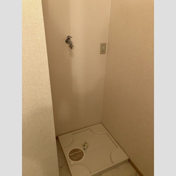 洗面所 (洗濯機置き場)