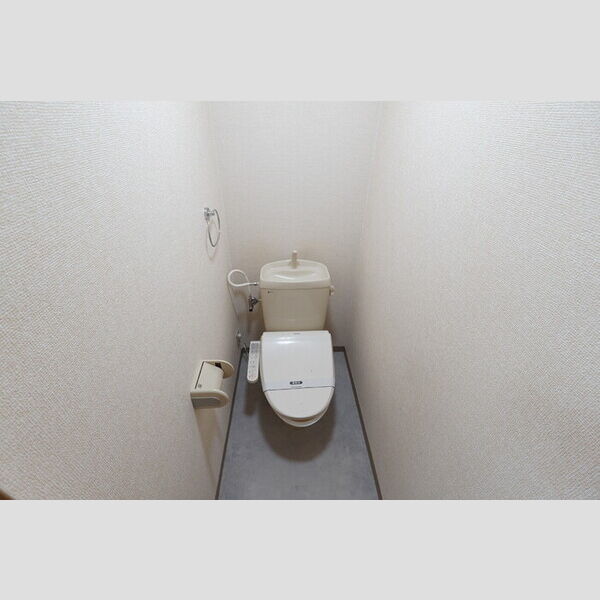 トイレ (トイレ)
