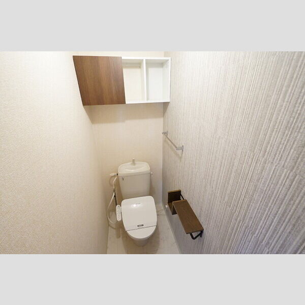 トイレ (トイレ)