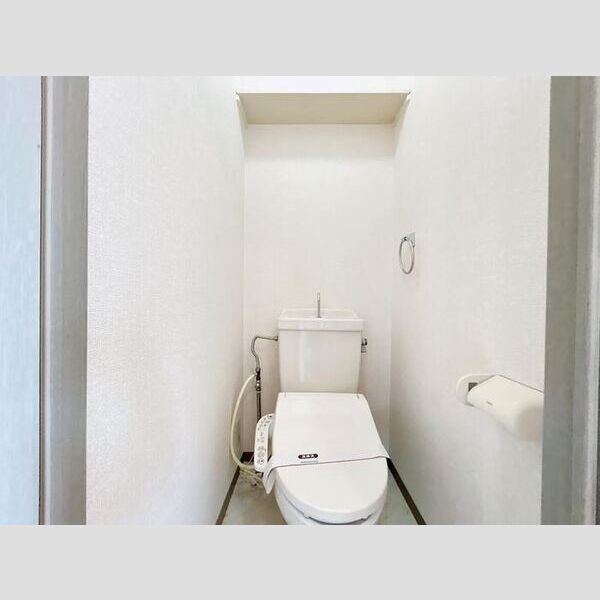 トイレ (トイレ)