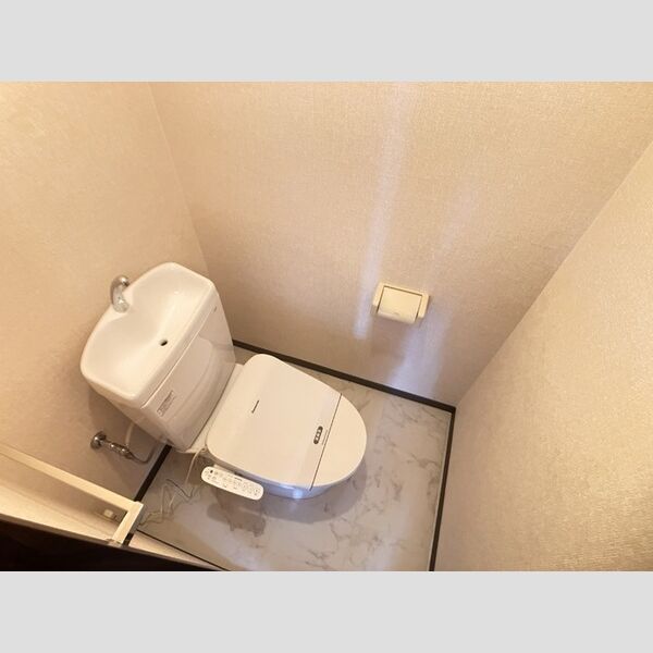 トイレ (トイレ)