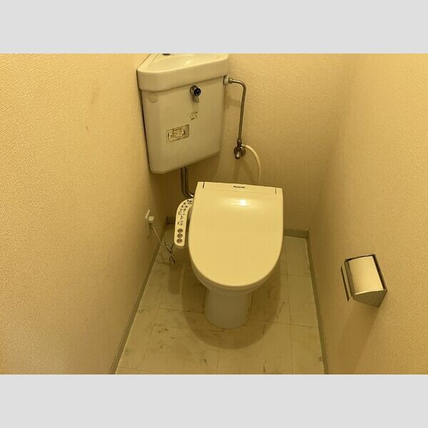 トイレ (トイレ)