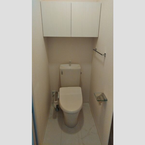トイレ (トイレ)
