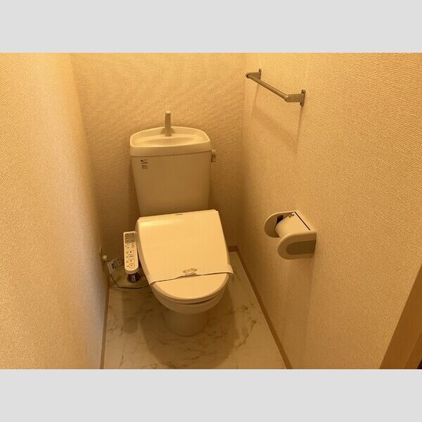 トイレ (トイレ)