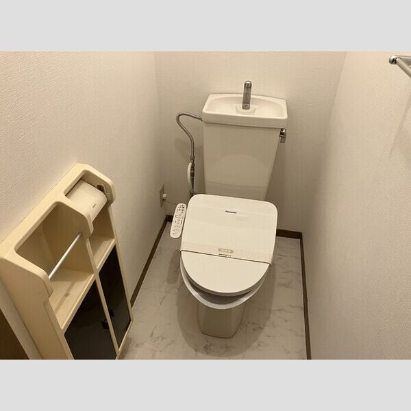 トイレ (トイレ)