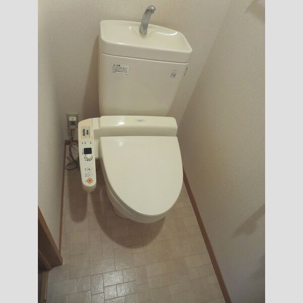 トイレ (トイレ)