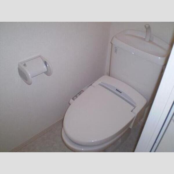 トイレ (トイレ)