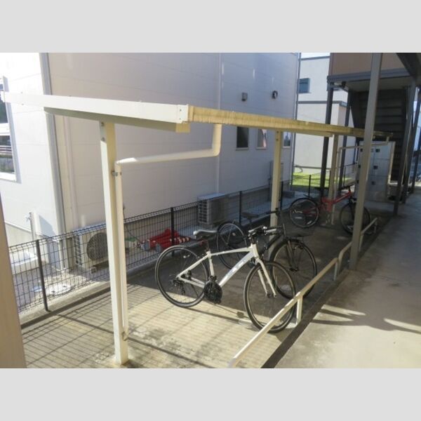 現地周辺 (駐輪場)