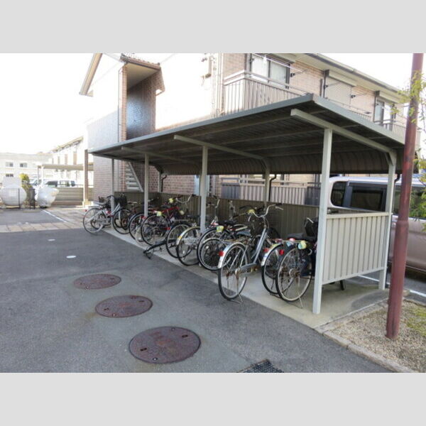 現地周辺 (駐輪場)