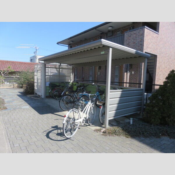 現地周辺 (駐輪場)