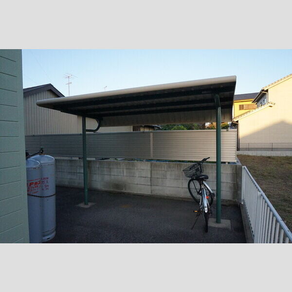 現地周辺 (駐輪場)