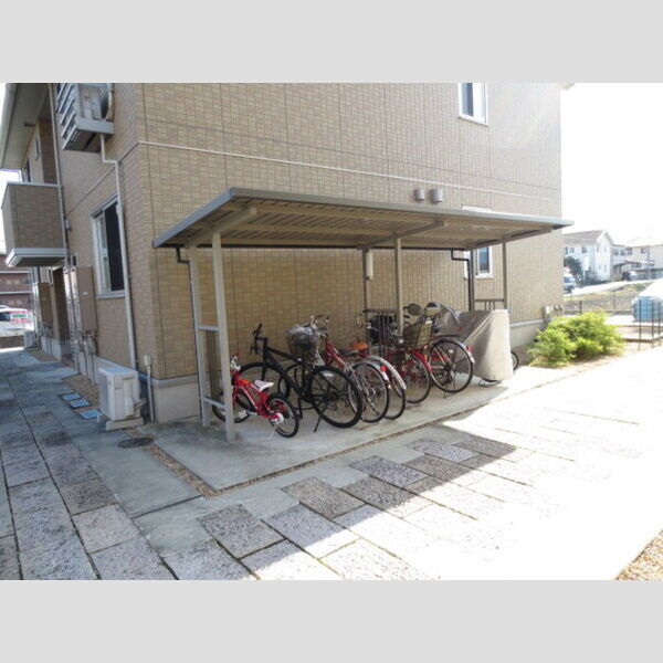 現地周辺 (駐輪場)