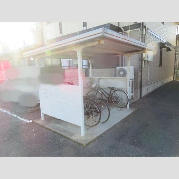 現地周辺 (駐輪場)