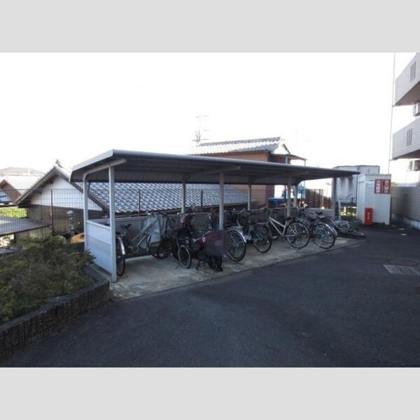 現地周辺 (駐輪場)