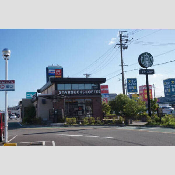 現地周辺 (スターバックスベイスクエア津店)