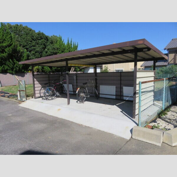 現地周辺 (駐輪場)