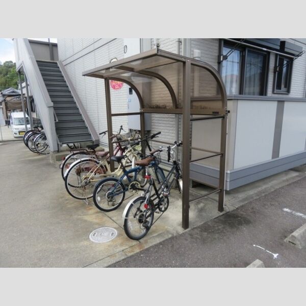 現地周辺 (駐輪場)