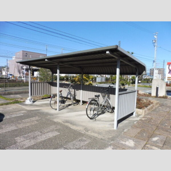 現地周辺 (駐輪場)