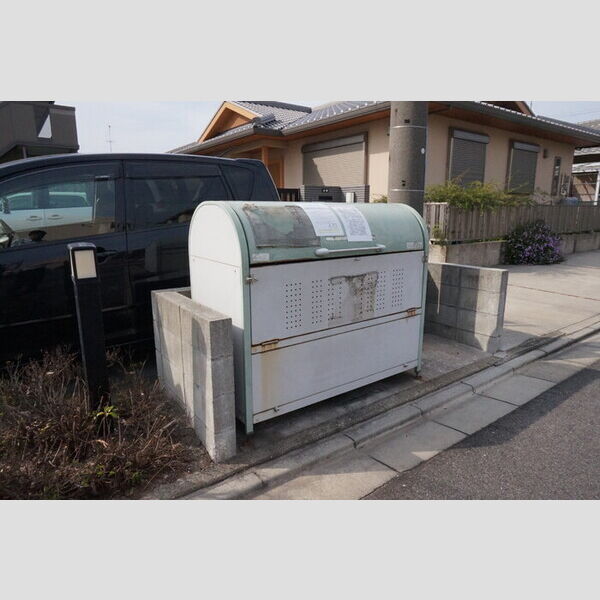 現地周辺 (専用ゴミ置場)