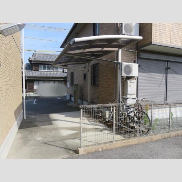 現地周辺 (駐輪場)