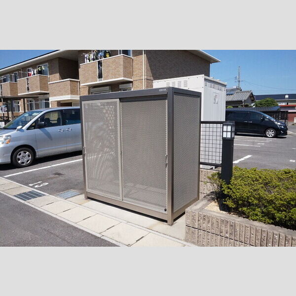 現地周辺 (専用ゴミ置場)