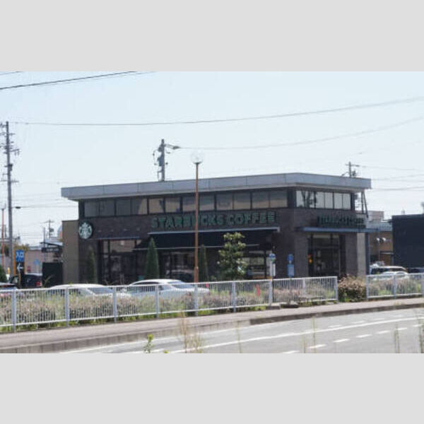 現地周辺 (カフェ(スターバックス久居インターガーデン店))