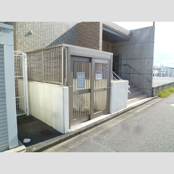 現地周辺 (ゴミ置場)