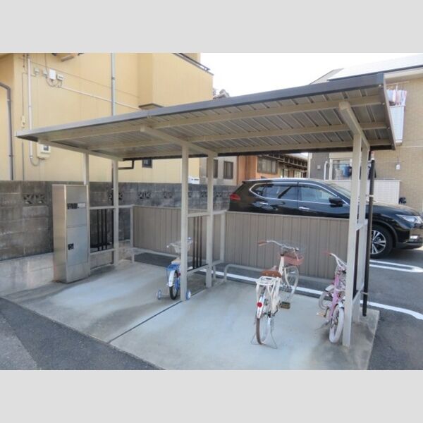 現地周辺 (駐輪場)