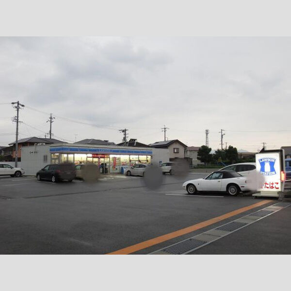 現地周辺 (コンビニ「ローソン松阪大津町店」(600m))