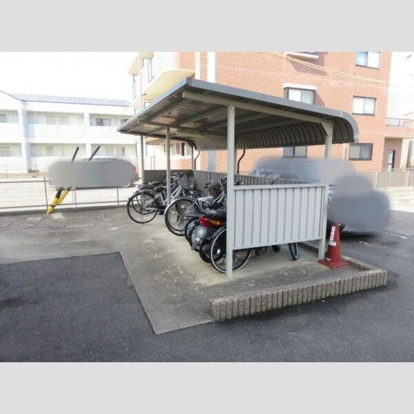 現地周辺 (駐輪場)