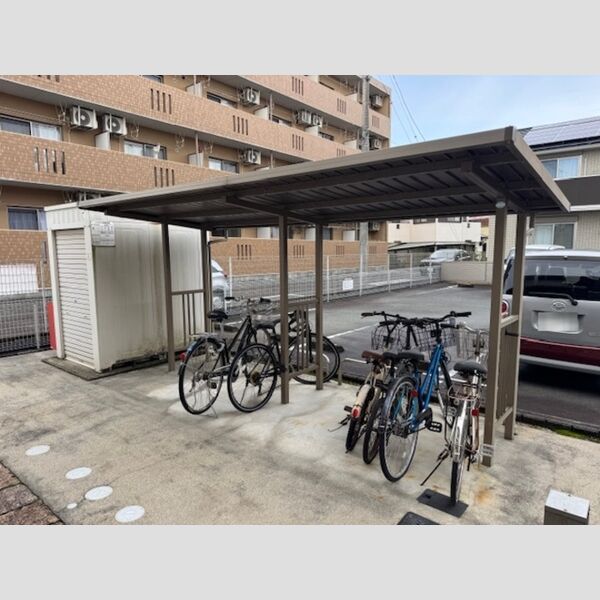 現地周辺 (駐輪場)