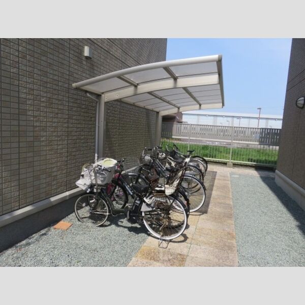 現地周辺 (駐輪場)