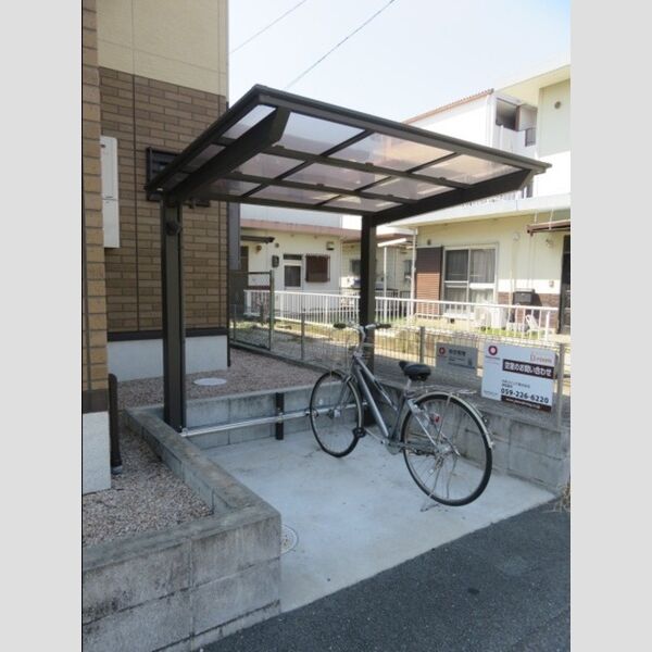 現地周辺 (駐輪場)