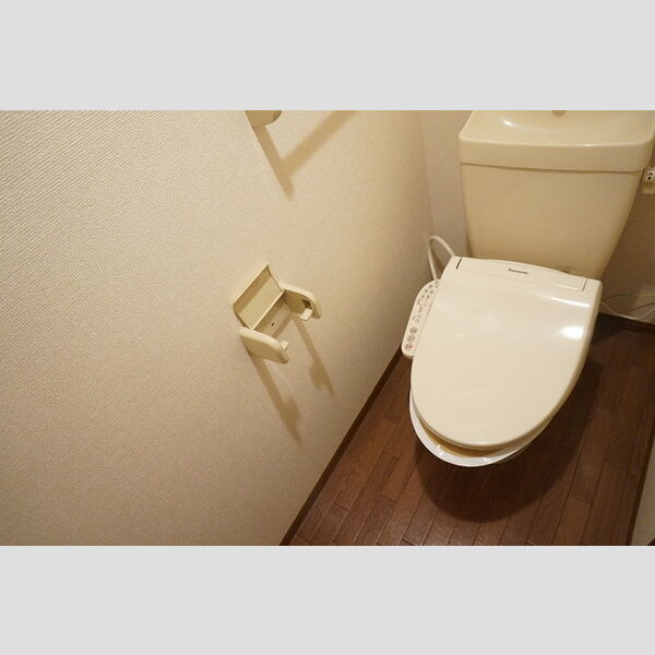 トイレ (Superior105　トイレ(温水洗浄暖房便座付))