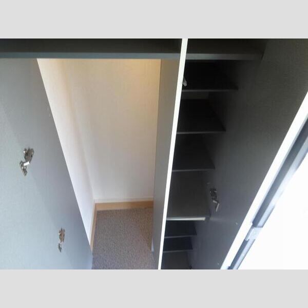 その他設備 (シューズクローク)