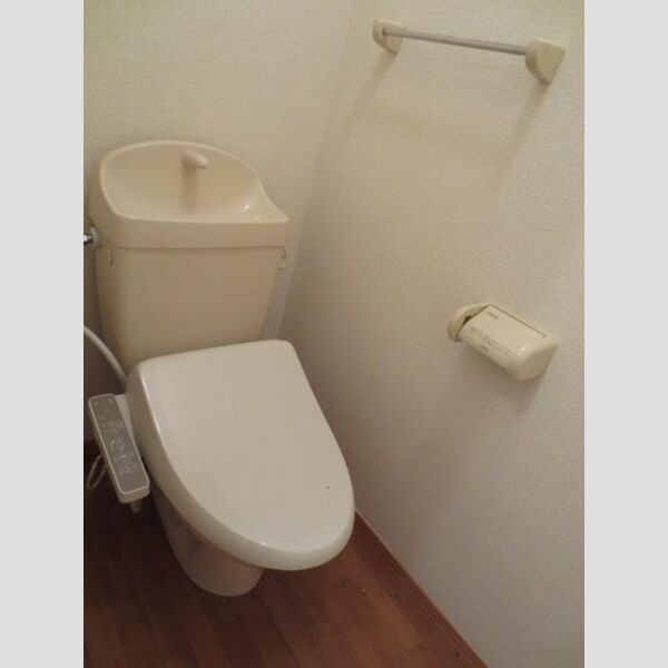 トイレ (温水洗浄便座が付いています)