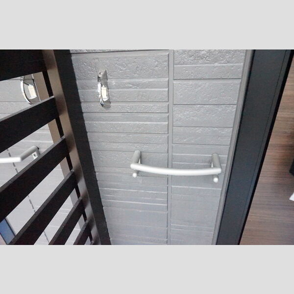 玄関 (PROUD桔梗が丘　C201　ペット用リードフック)