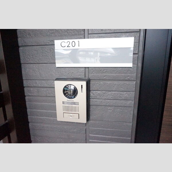 玄関 (PROUD桔梗が丘　C201　玄関インターホン)