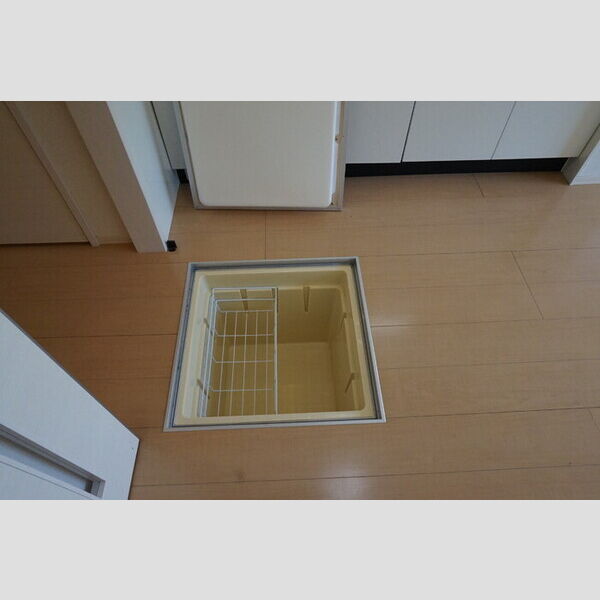 その他 (床下収納です)