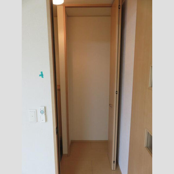 玄関 (廊下収納)