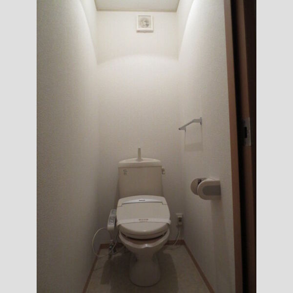 トイレ (温水洗浄便座付です)